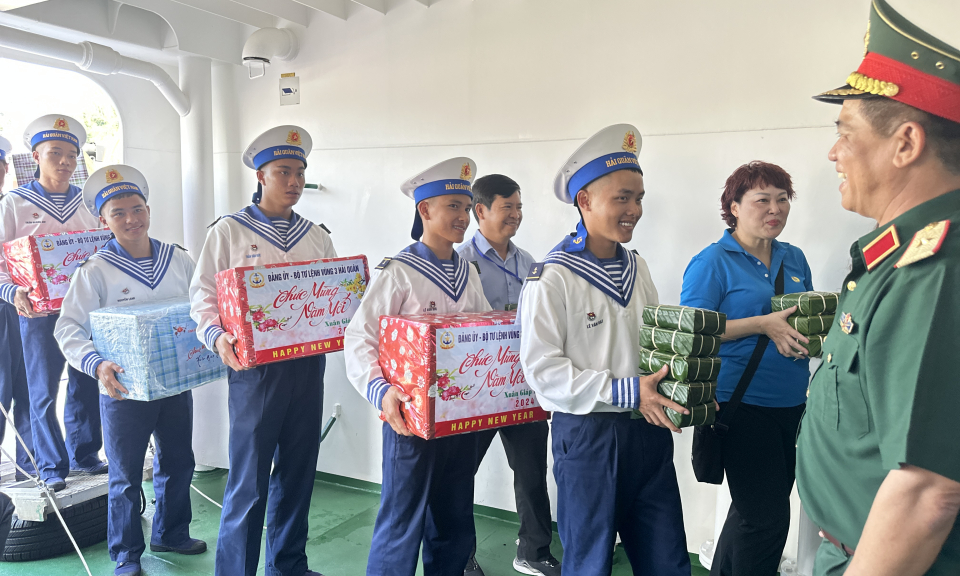 Xuân sớm giữa trùng khơi