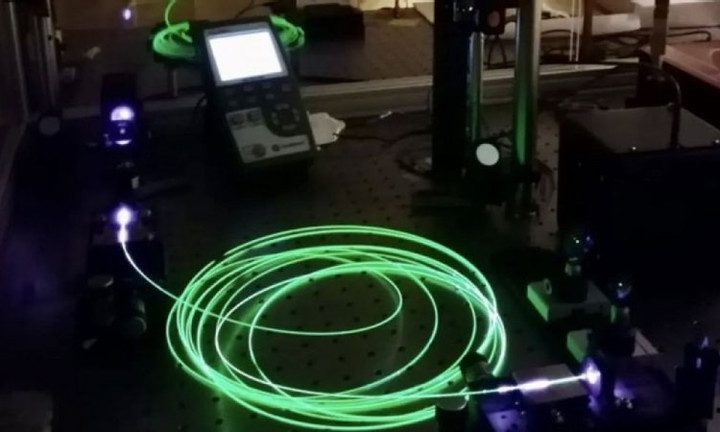 Tia laser lần đầu tiên được ứng dụng cho bộ sạc không dây từ xa?