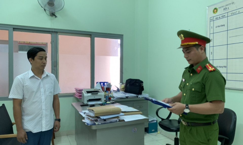 Tạm giam Giám đốc buôn lậu gần 600 tấn hạt điều thô