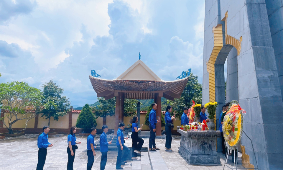 Hành trình về nguồn - hoạt động thiết thực, ý nghĩa