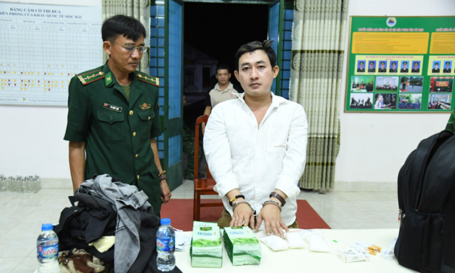 Câu kết với bạn từng ngồi tù, khoác ba lô chứa ma tuý “đi dạo”
