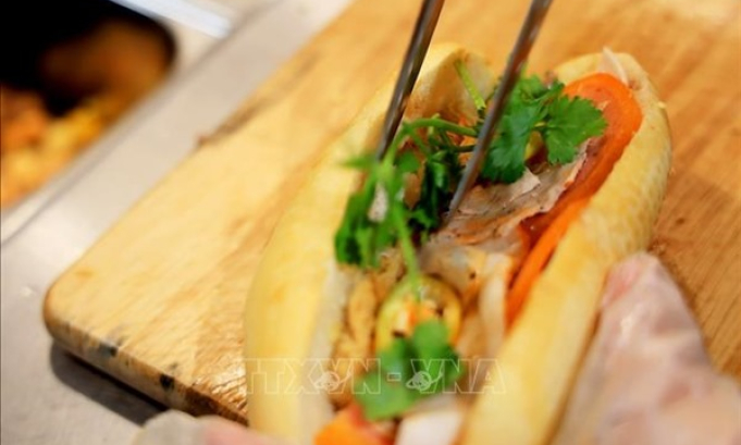 Nhiều người nhập viện sau khi ăn bánh mỳ tại thành phố Sóc Trăng