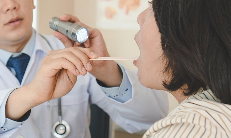 Những biến chứng của viêm họng cấp tính mùa lạnh
