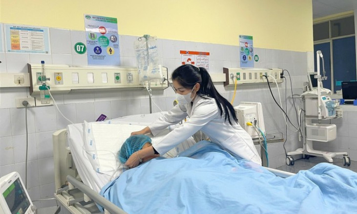 Đốt than củi sưởi ấm, hai phụ nữ ngộ độc khí CO
