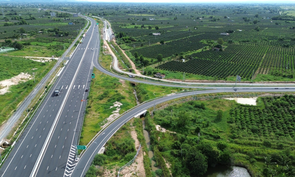 Báo động nạn tháo hàng rào, trộm dây điện chiếu sáng trên các tuyến cao tốc