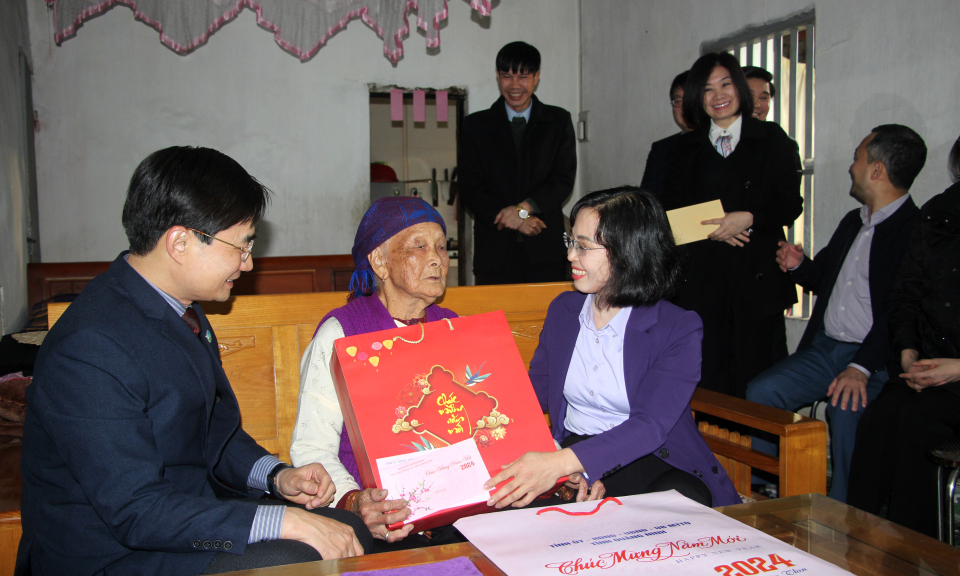 Đồng chí Phó Bí thư Thường trực Tỉnh ủy Trịnh Thị Minh Thanh thăm, chúc Tết tại Cẩm Phả