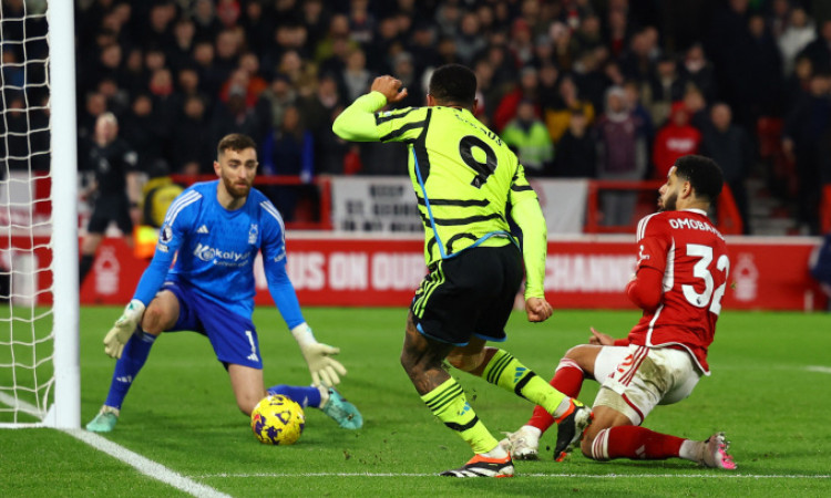Arsenal đốt nóng cuộc đua vô địch Ngoại hạng Anh