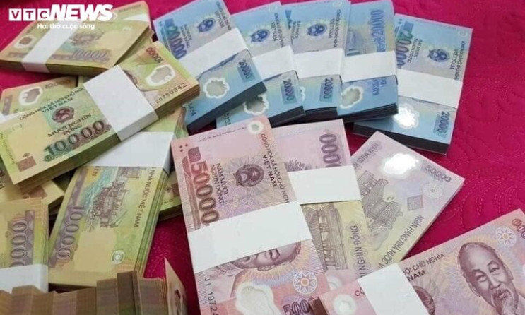 Giáp Tết, dịch vụ đổi tiền lẻ 'chui' bùng nổ, khách mất phí 300.000 đồng/lần đổi