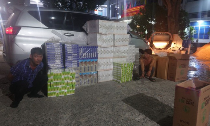 Bỏ lại ô tô và hơn 10.000 bao thuốc lá lậu, tài xế leo tường tháo chạy khi gặp CSGT