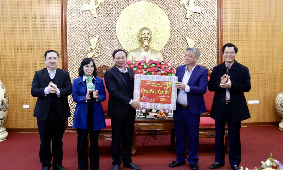 Tỉnh Quảng Ninh thăm, chúc Tết Bộ Tư lệnh Quân khu 3 và Quân chủng Hải quân