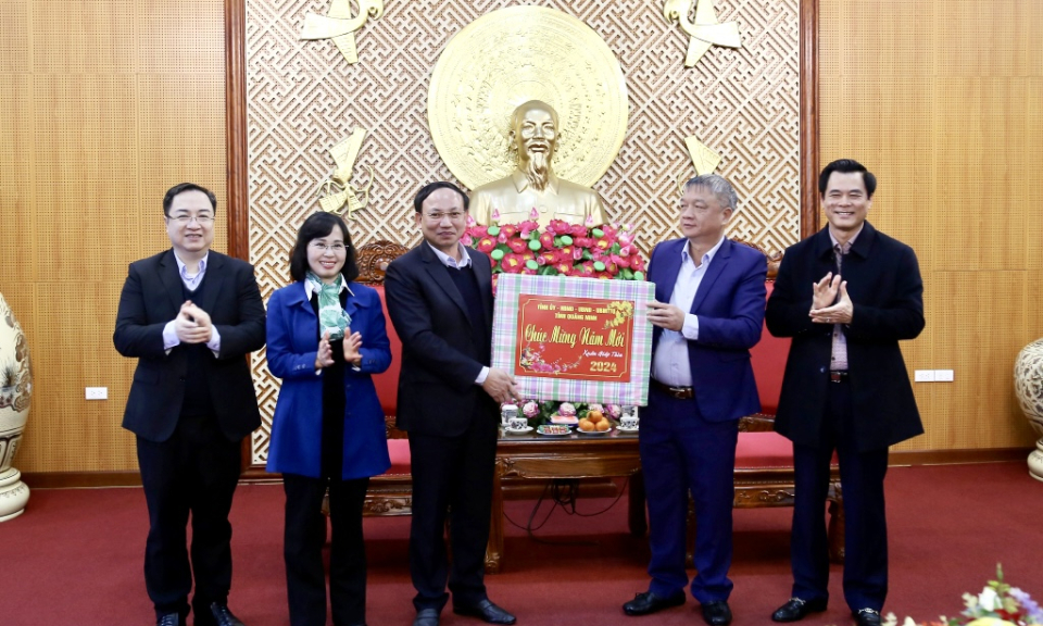 Tỉnh Quảng Ninh thăm, chúc Tết Bộ Tư lệnh Quân khu 3 và Quân chủng Hải quân
