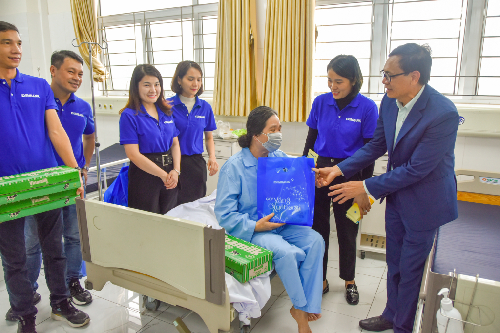 Tỉnh Hội Quảng Ninh tặng quà Tết cho người khuyết tật, trẻ mồ côi, bệnh nhân có hoàn cảnh khó khăn