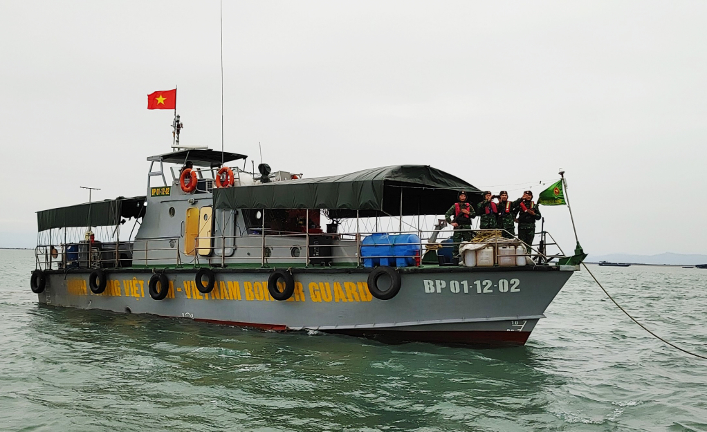 Tàu BP 01-12-02, thuộc Hải đội 2, BĐBP Quảng lên đường trực Tết trên vùng biển đảo của tỉnh.
