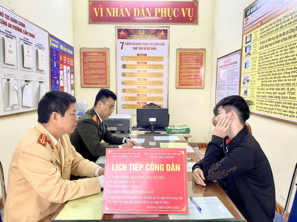 Nguyễn Văn Hậu và Lê Bảo Quyết tại trụ sở cơ quan Công an.