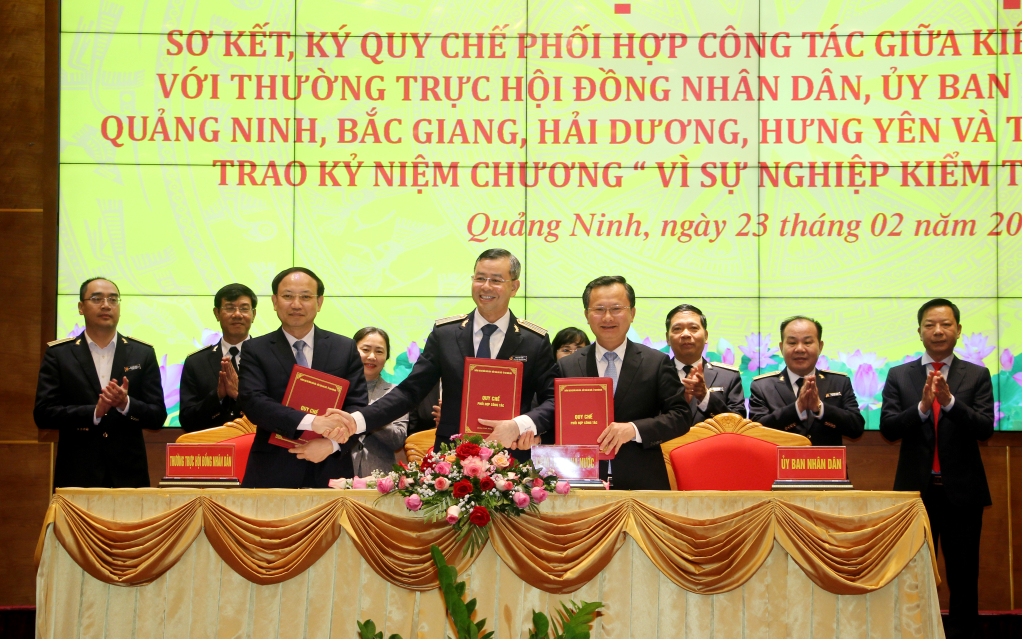 Kiểm toán Nhà nước và tỉnh Quảng Ninh ký kết quy chế phối hợp tại hội nghị.