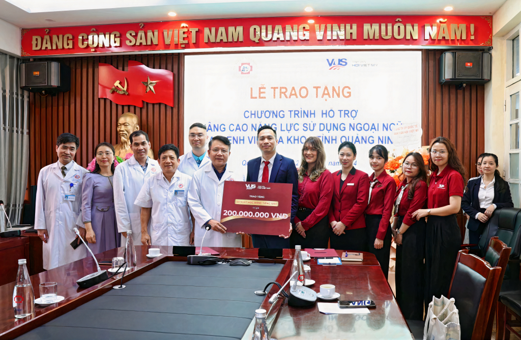 Bệnh viện Đa khoa tỉnh ký kết chương trình hợp tác với Trung tâm Anh văn Hội Việt Mỹ Việt Nam (VUS)  hỗ trợ nâng cao năng lực ngoại ngữ cho cán bộ, nhân viên y tế.