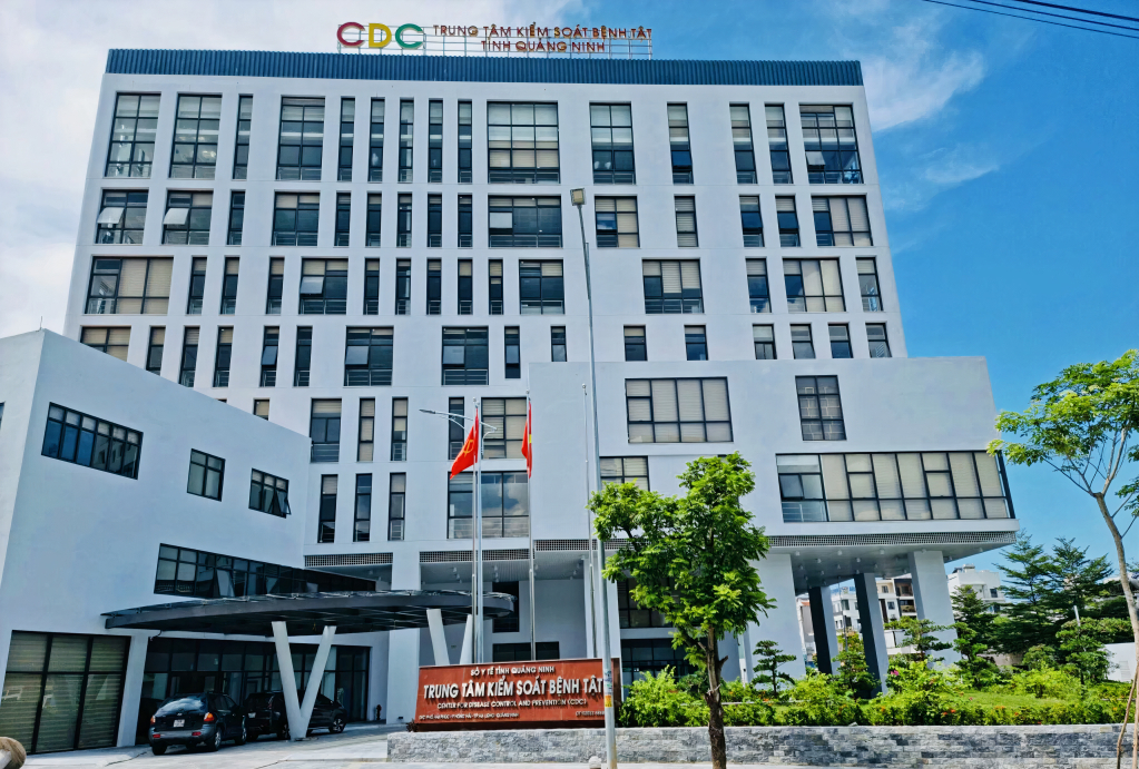 Tòa nhà CDC Quảng Ninh được xây dựng khang trang, hiện đại.