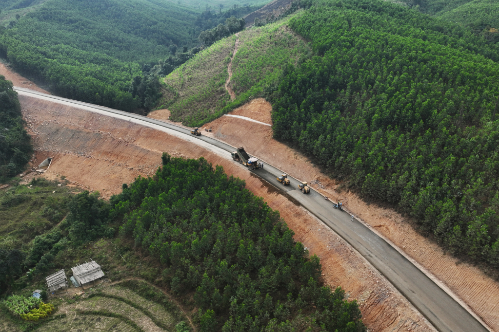Tuyến đường tỉnh 342 qua huyện Ba Chẽ đang được tích cực thi công ngay từ những ngày đầu năm mới Giáp Thìn 2024.