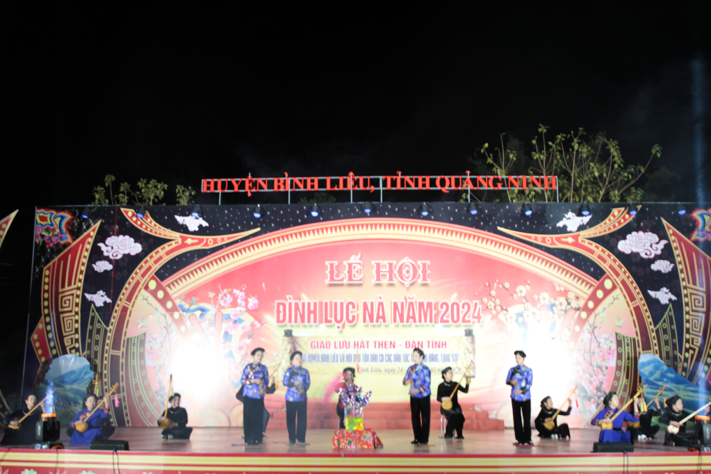 Trích đoạn then nghi lễ thôi nôi dân tộc Tày do các nghệ nhân đến từ Lạng Sơn trình diễn.