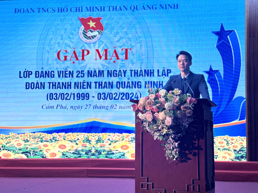 Đồng chí Phạm Hồng Thái, Phó Bí thư Đảng ủy Than Quảng Ninh đề nghị lớp Đảng viên mới tiếp tục phấn đấu tu dưỡng, góp phần phát triển Tập đoàn Công nghiệp Than - Khoảng sản Việt Nam.