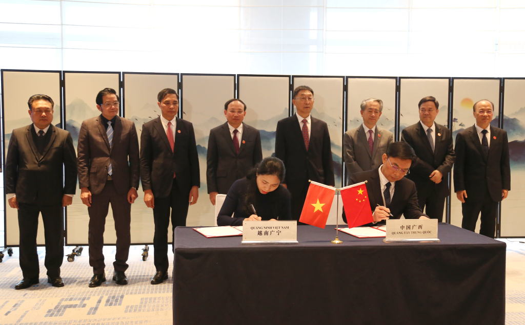 Huyện ủy Bình Liêu, tỉnh Quảng Ninh và Khu uỷ Phòng Thành, Khu tự trị dân tộc Choang Quảng Tây ký thỏa thuận về thiết lập cơ chế giao lưu hữu nghị. 