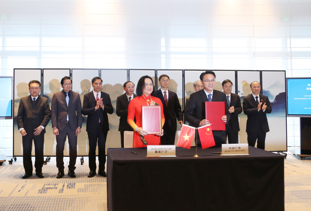 Sở Du lịch, tỉnh Quảng Ninh và Sở Văn hoá và Du lịch Quảng Tây ký thỏa thuận hợp tác.
