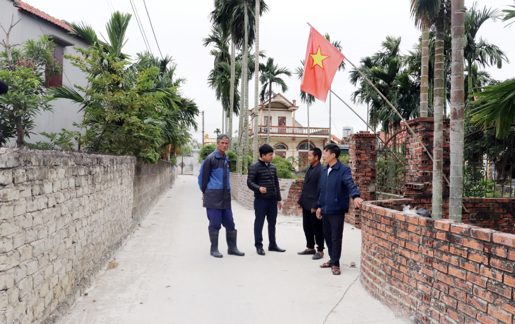 Đường bê tông nội thôn 3 (xã Hiệp Hòa) dài gần 1km được làm từ sự chung tay, hiến đất làm đường của người dân. Ảnh: Trúc Linh