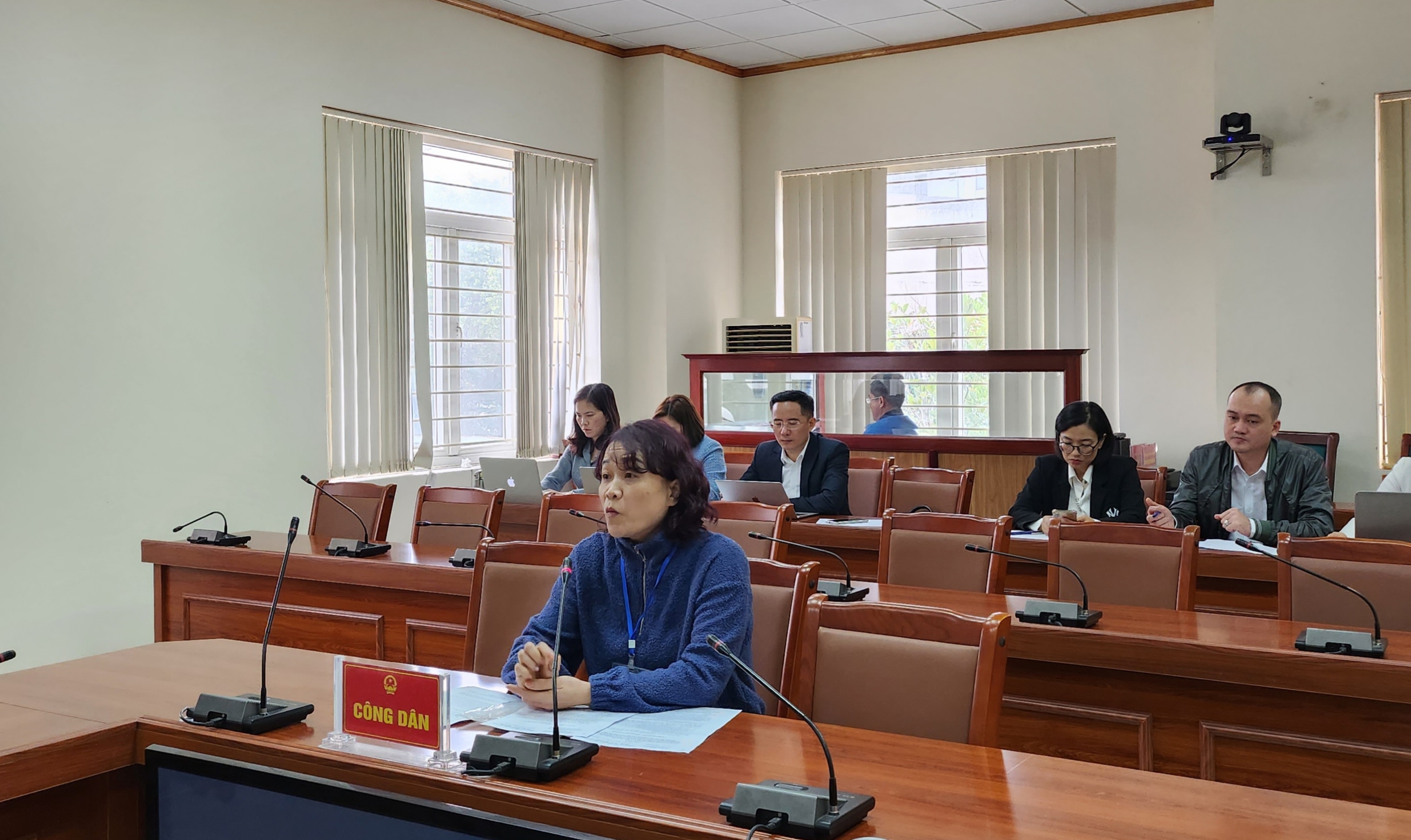 Bà Hoàng Thị Kim Huế, tổ 36, khu 3, phường Cẩm Phú, TP Cẩm Phả trình bày nội dung đề nghị tại buổi tiếp công dân định kỳ tháng 2/2024