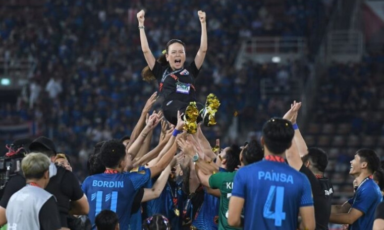 Thái Lan chia tay Asian Cup, Madam Pang từ chức