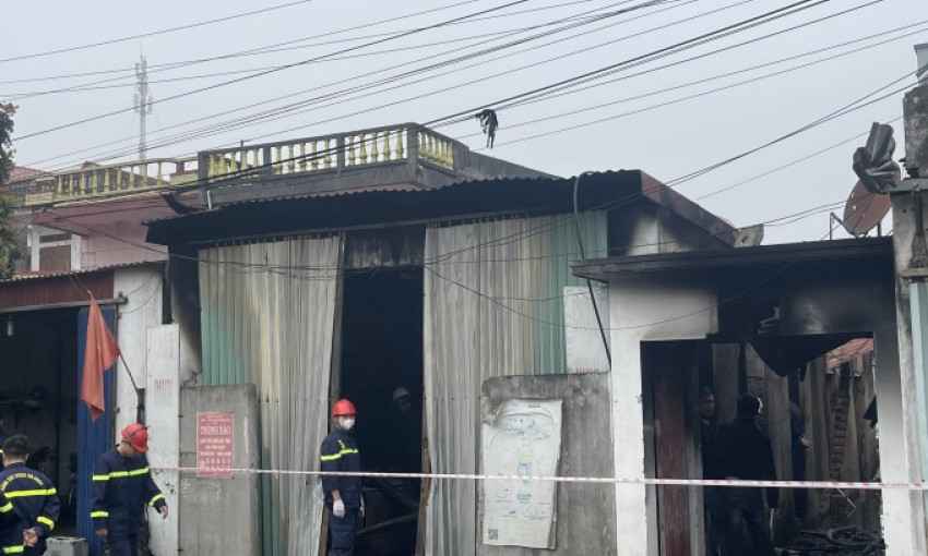 Ba mẹ con tử vong trong ngôi nhà cháy