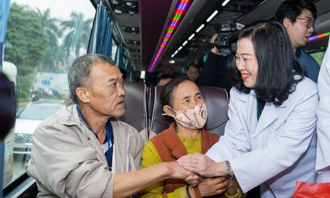 Xe '0 đồng' chở bệnh nhân ung thư về quê ăn Tết