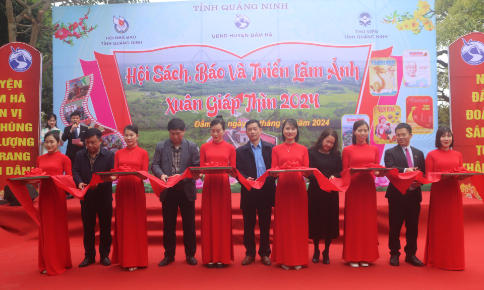 Khai mạc Hội sách, báo Xuân tại huyện Đầm Hà