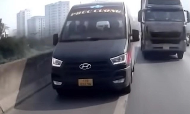 Phạt 5 triệu đồng tài xế xe khách đi vào làn khẩn cấp đường Vành đai 3