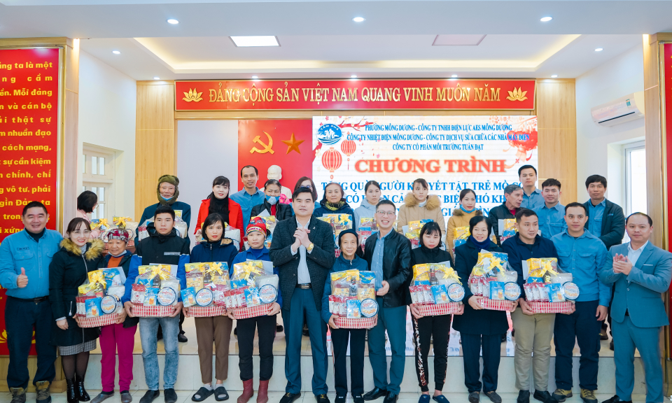 AES Mông Dương trao quà Tết cho hơn 260 hộ nghèo và trẻ em có hoàn cảnh khó khăn tại Quảng Ninh