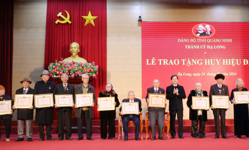 Vững bước dưới cờ Đảng
