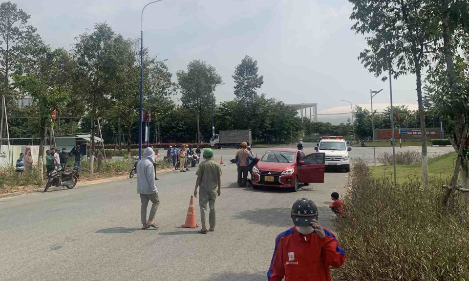 Điều tra vụ tai nạn nam thanh niên tông vỡ cửa kính, lọt vào ôtô, tử vong