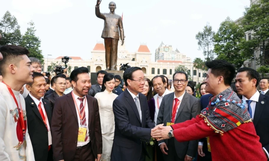 Chủ tịch nước và Phu nhân dự Chương trình nghệ thuật 'Xuân Quê hương 2024'