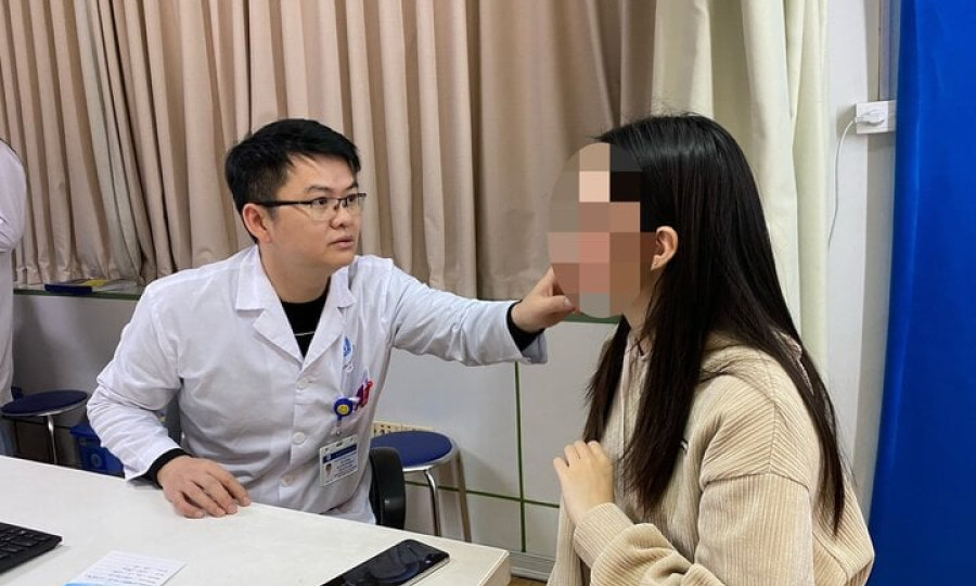 Mặt sưng, lệch sau tiêm filler làm đẹp đón Tết
