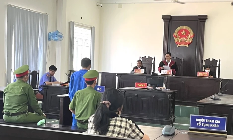 Dùng súng bắn 7 phát, lãnh 30 tháng tù