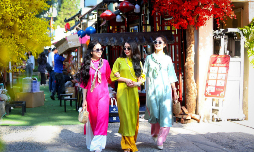 Tết ở nhà hay đi chơi?