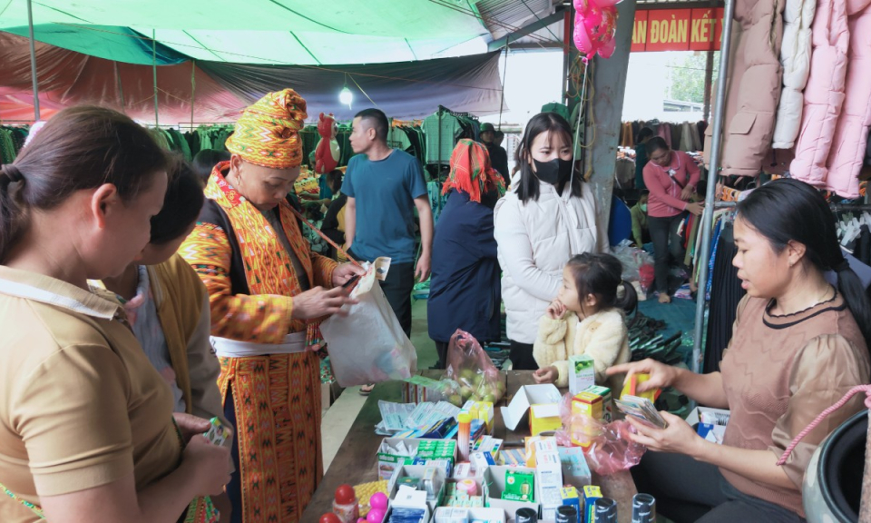 Ba Chẽ tổ chức nhiều chợ phiên văn hóa vùng cao dịp cận Tết