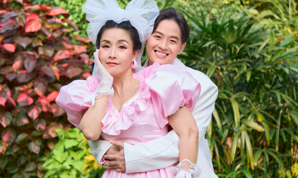 Ca sĩ Thanh Duy cười nghiêng ngả khi 'cưới' được danh hài Kiều Oanh