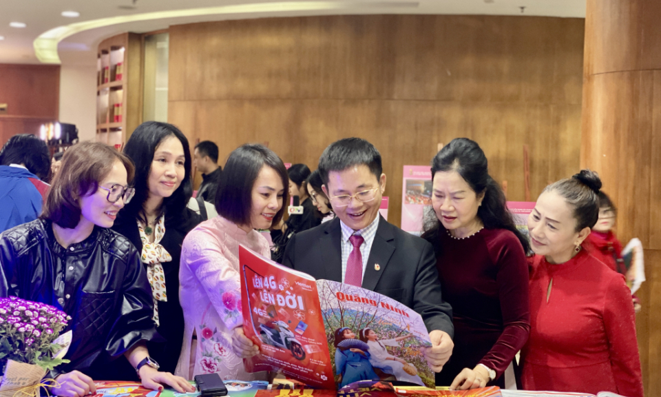 2024年甲辰报刊展会在下龙市举行