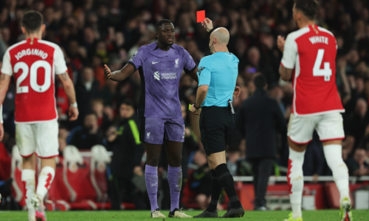 Arsenal hạ Liverpool để thắp lại hy vọng vô địch