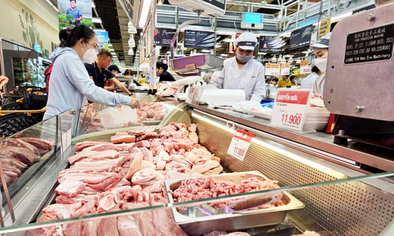 Thị trường Tết: Sức mua nhích lên, siêu thị hứa tăng khuyến mãi