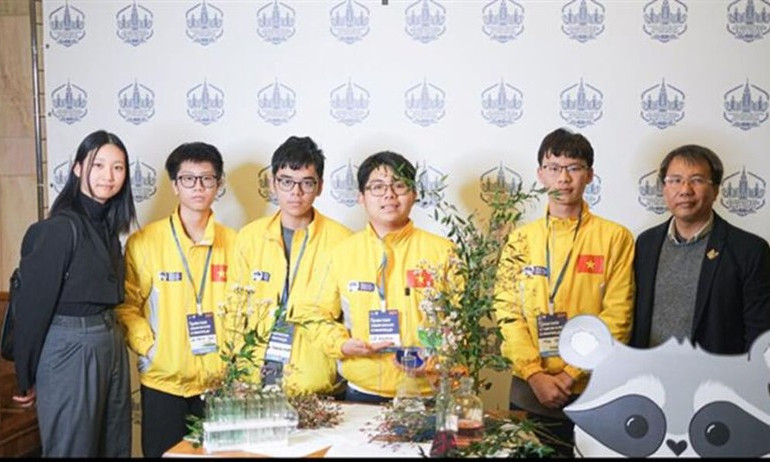 Vietnamese students win gold, bronze medals at Russia's chemistry competition