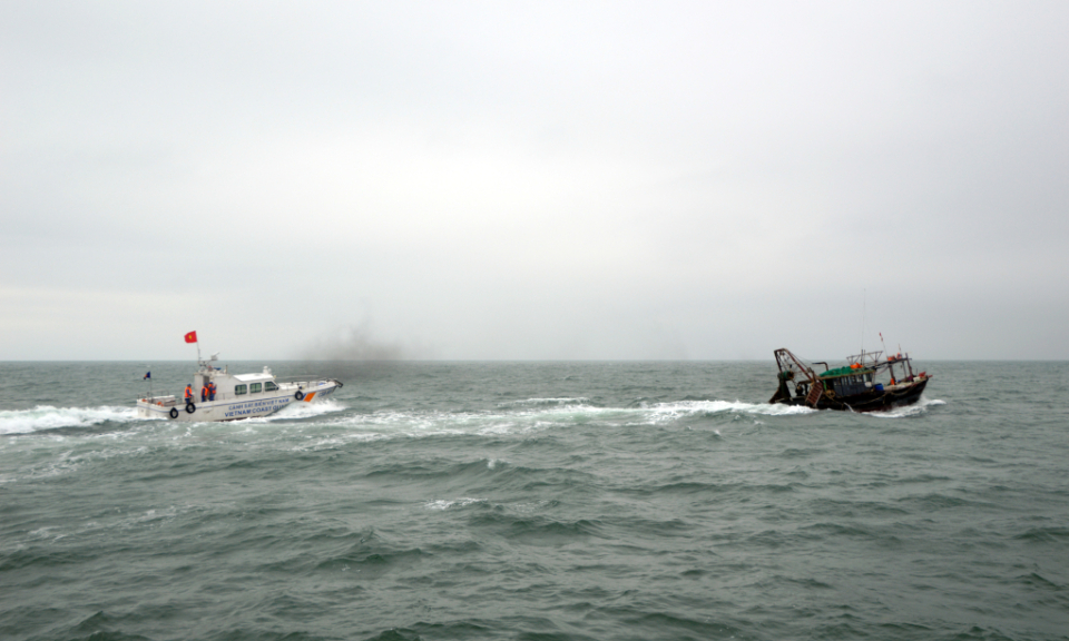 越中两国海警在毗连区海域开展联合巡逻