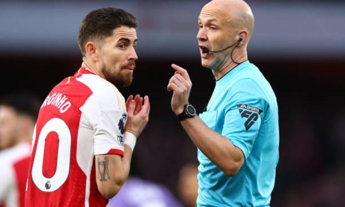 Arsenal bị phạt nặng sau chiến thắng trước Liverpool