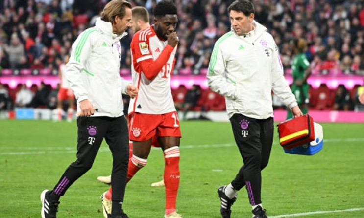 Alphonso Davies báo tin dữ cho Bayern Munich
