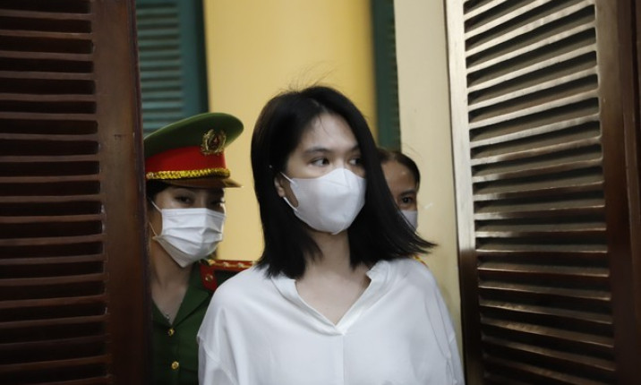 Ngọc Trinh xin lỗi